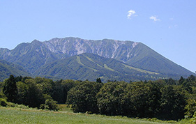 初夏の大山北壁